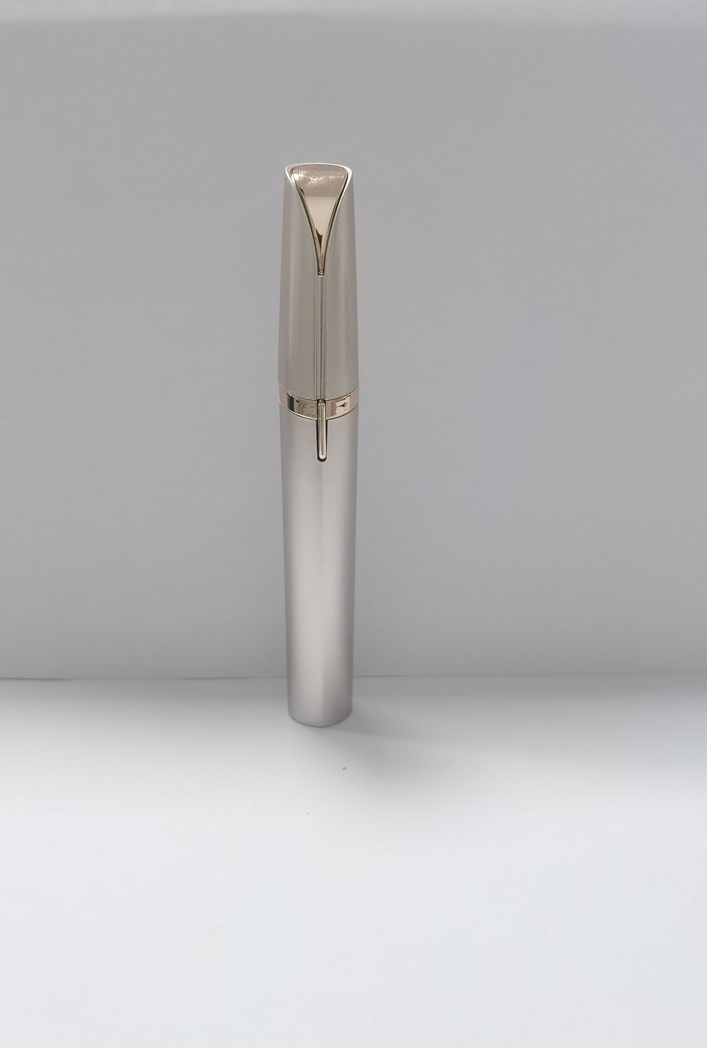 Flawless Glow Precision Brow Trimmer