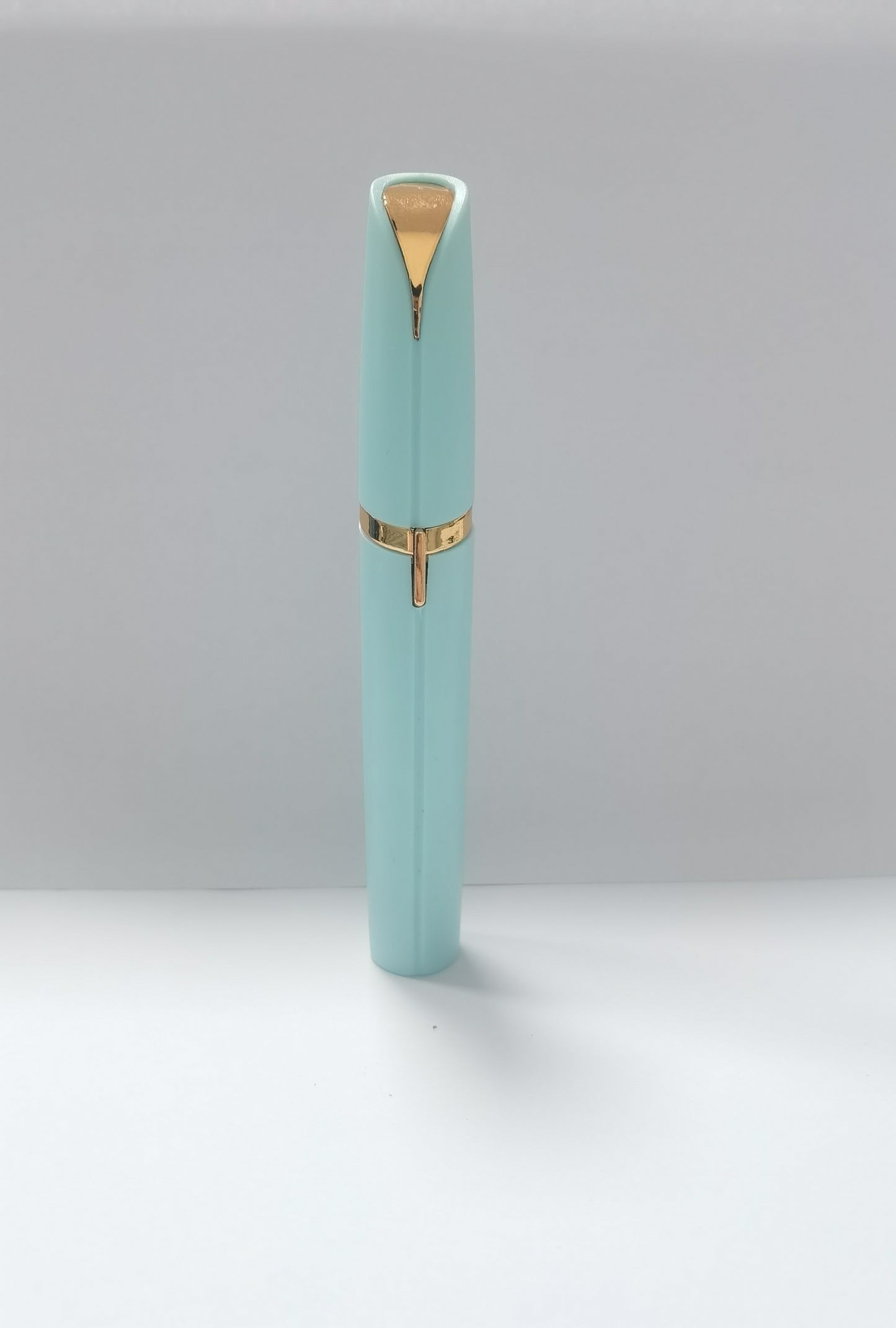 Flawless Glow Precision Brow Trimmer