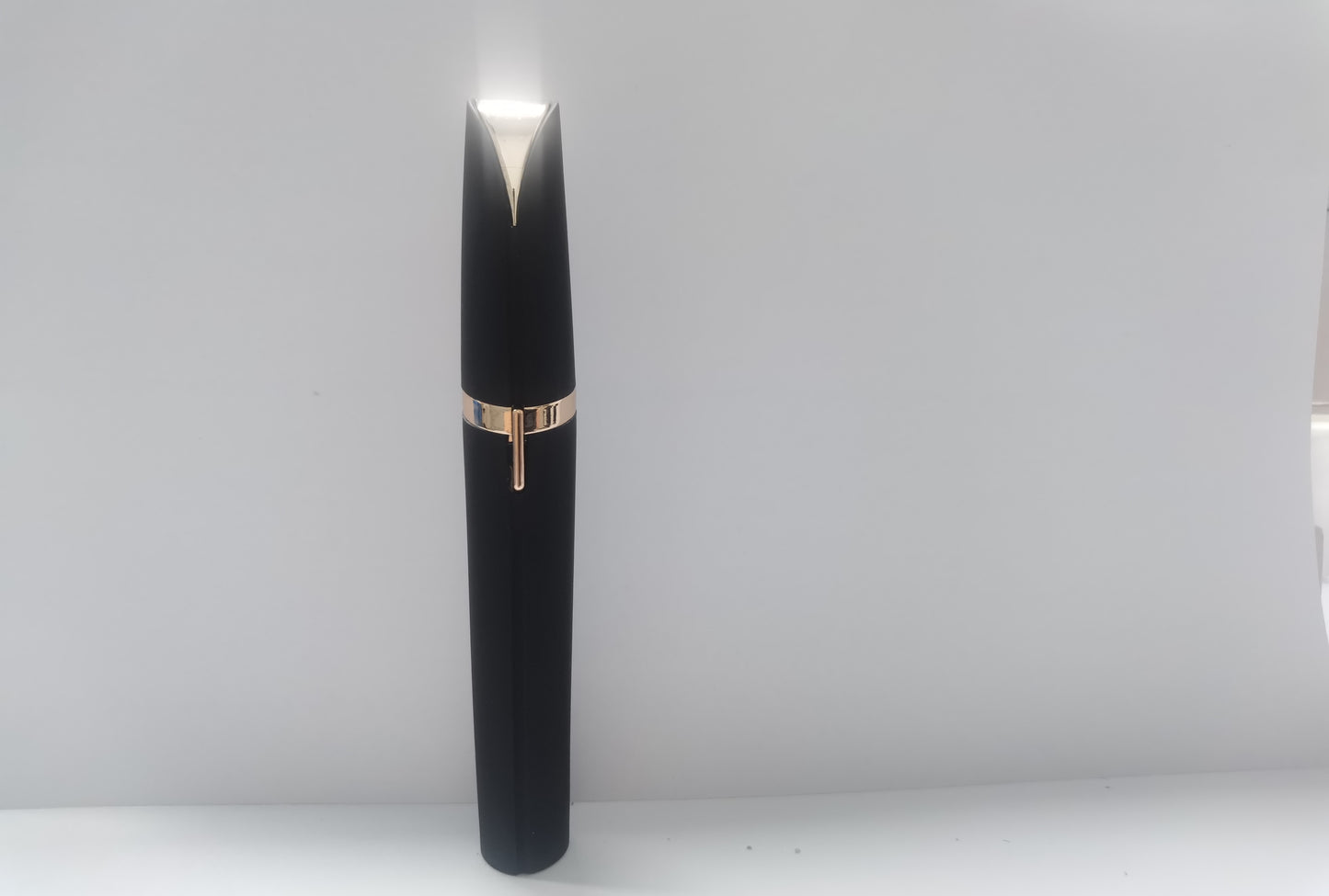 Flawless Glow Precision Brow Trimmer